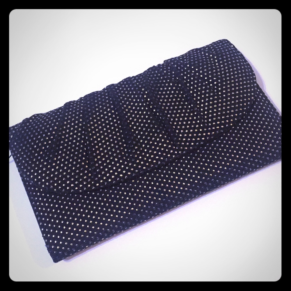Apt. 9 Clutch